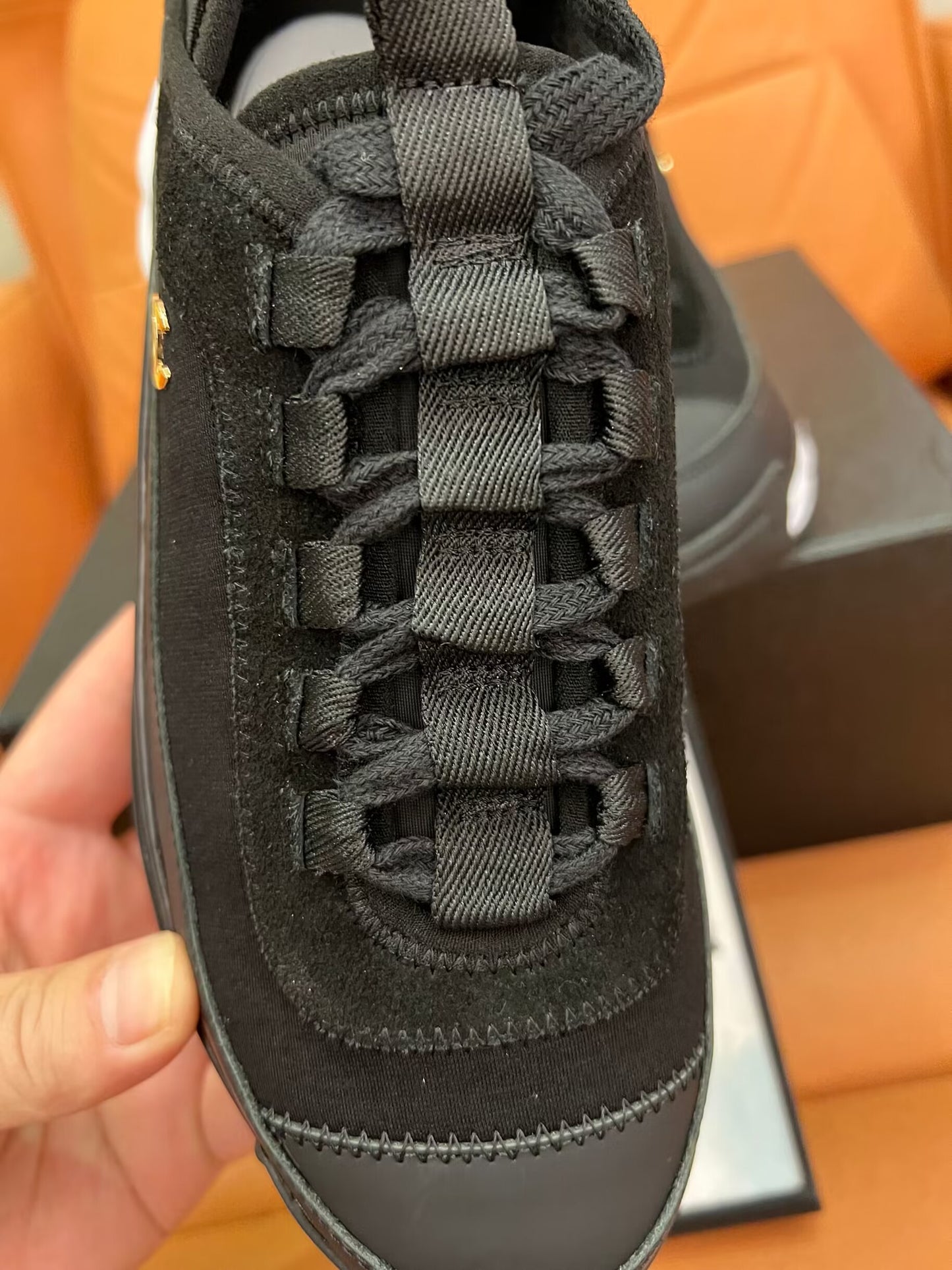 Sapatilhas CC em Pele de Vitelo Aveludada e Fibras Mistas Chanel Preto