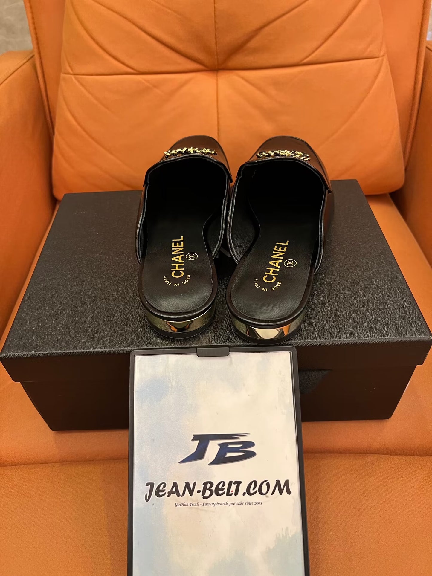 Mocasines con cadena Chanel en piel negra