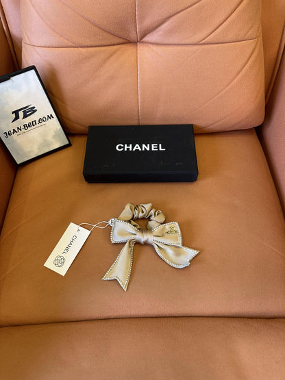 Elástico para o Cabelo Chanel Luxury Bow - Bege com Acabamento em Cristal