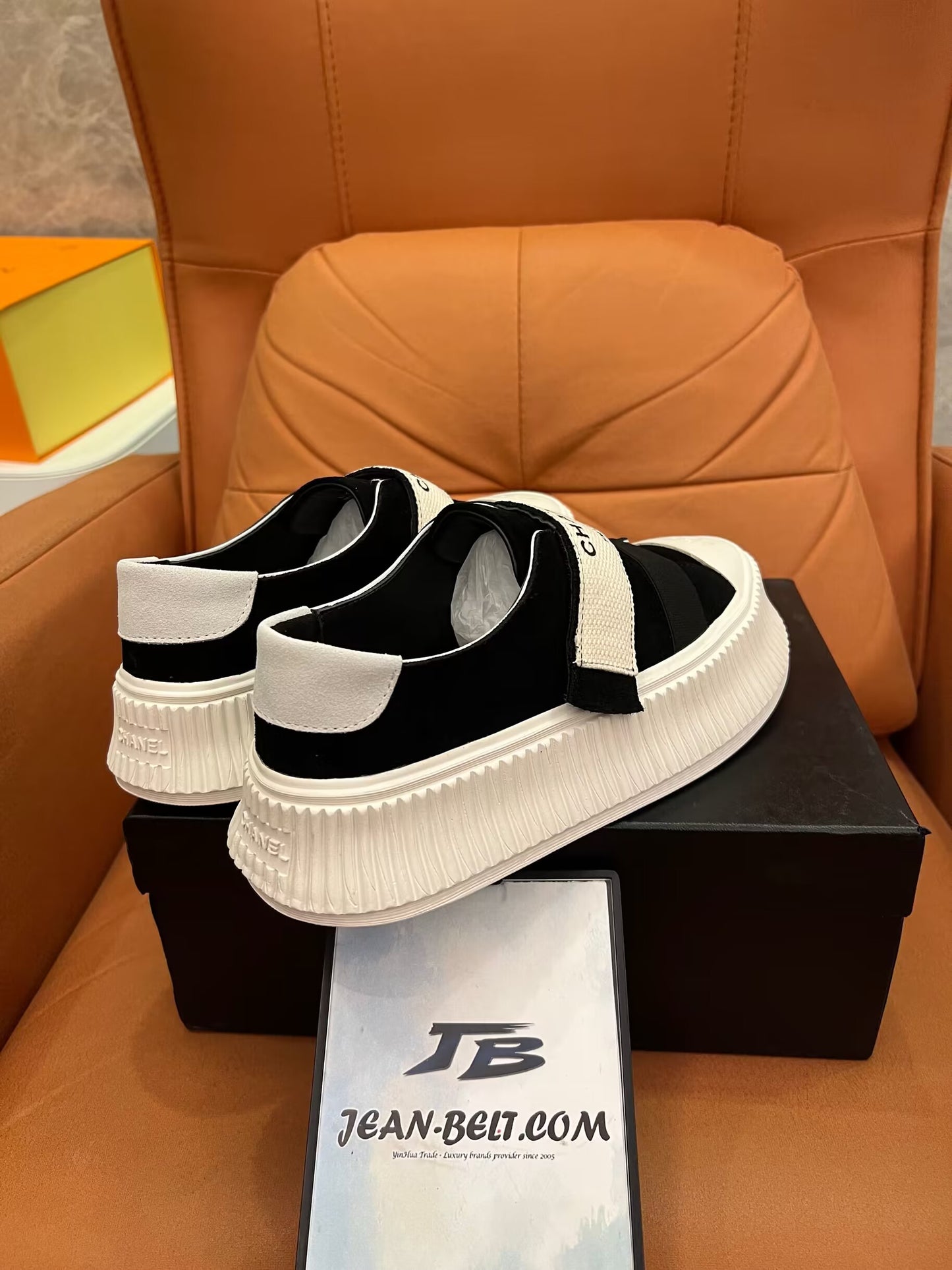 Zapatillas de plataforma con velcro de Chanel