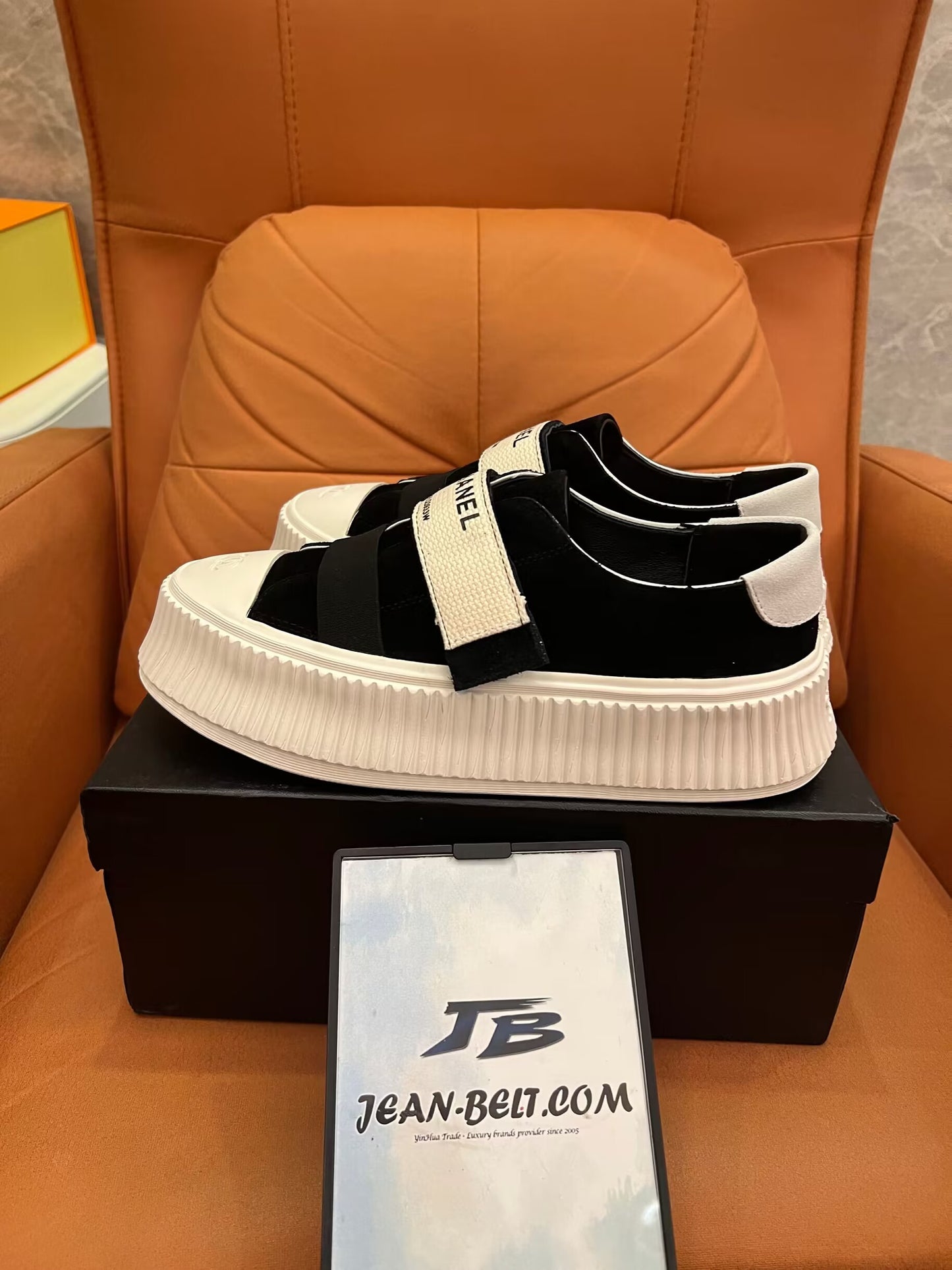 Zapatillas de plataforma con velcro de Chanel