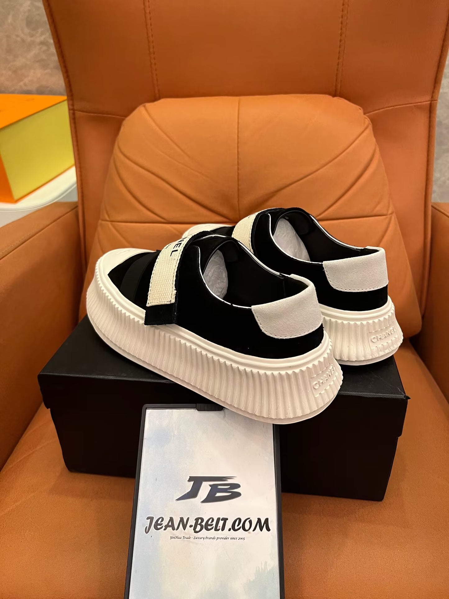 Zapatillas de plataforma con velcro de Chanel