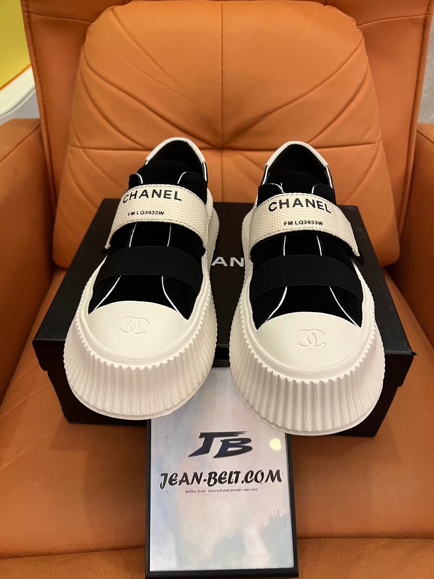 Zapatillas de plataforma con velcro de Chanel