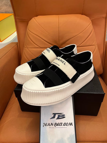 Zapatillas de plataforma con velcro de Chanel