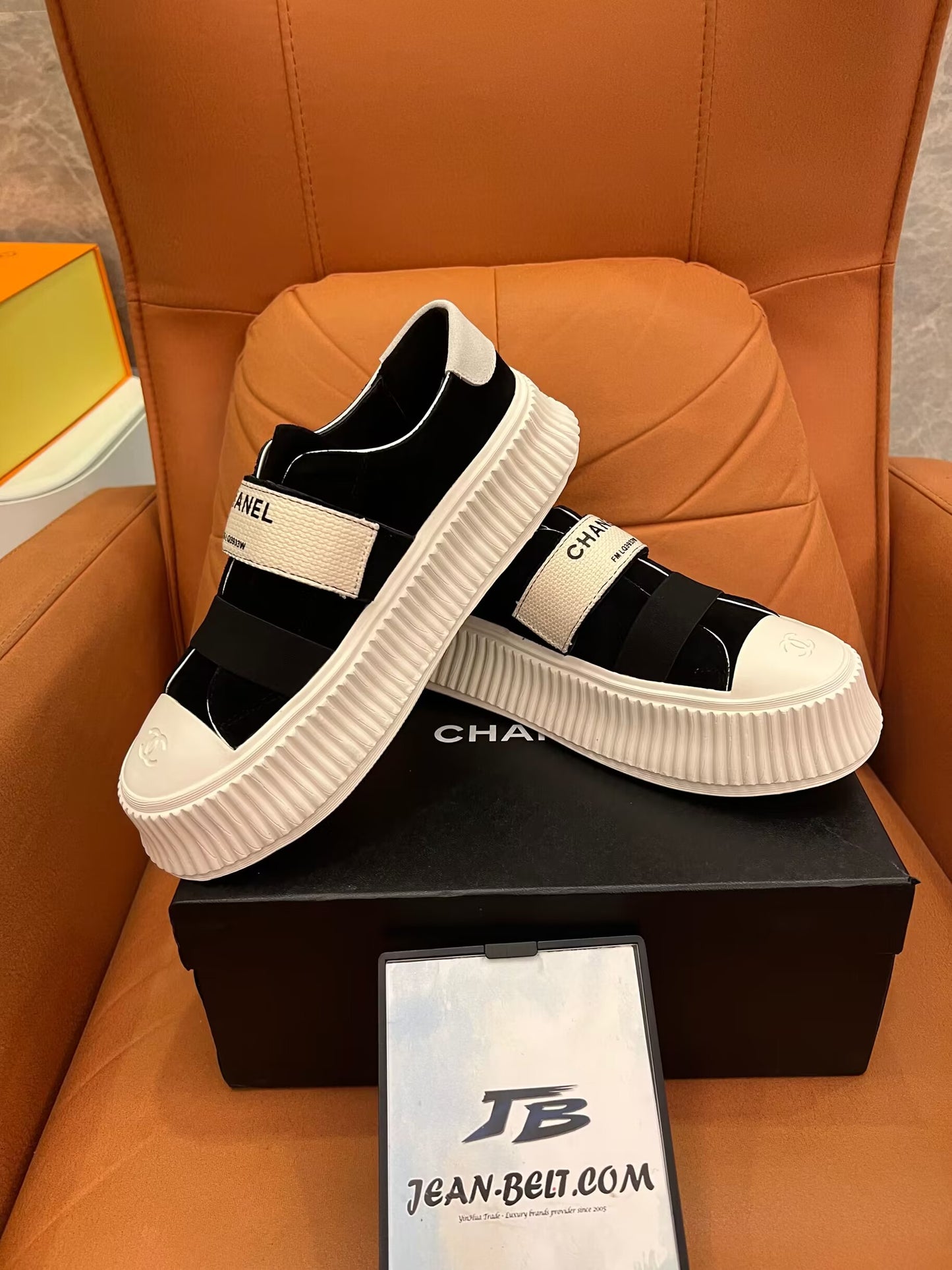 Zapatillas de plataforma con velcro de Chanel