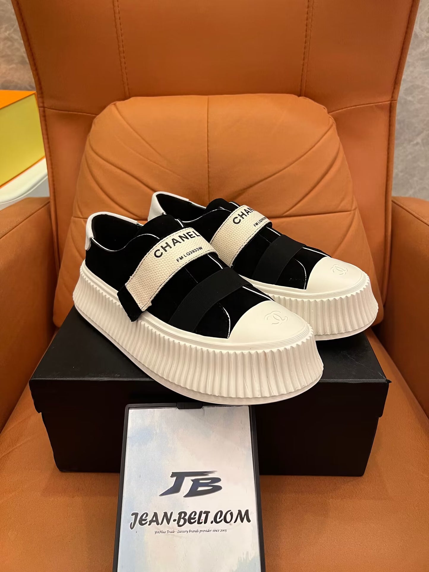 Zapatillas de plataforma con velcro de Chanel