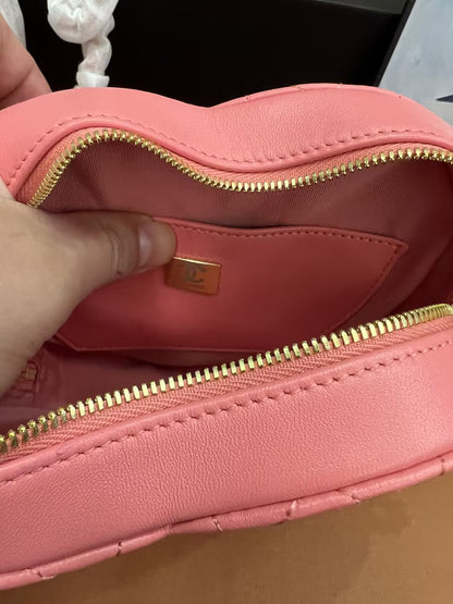 Chanel CC in Love Large Heart Bag Pink