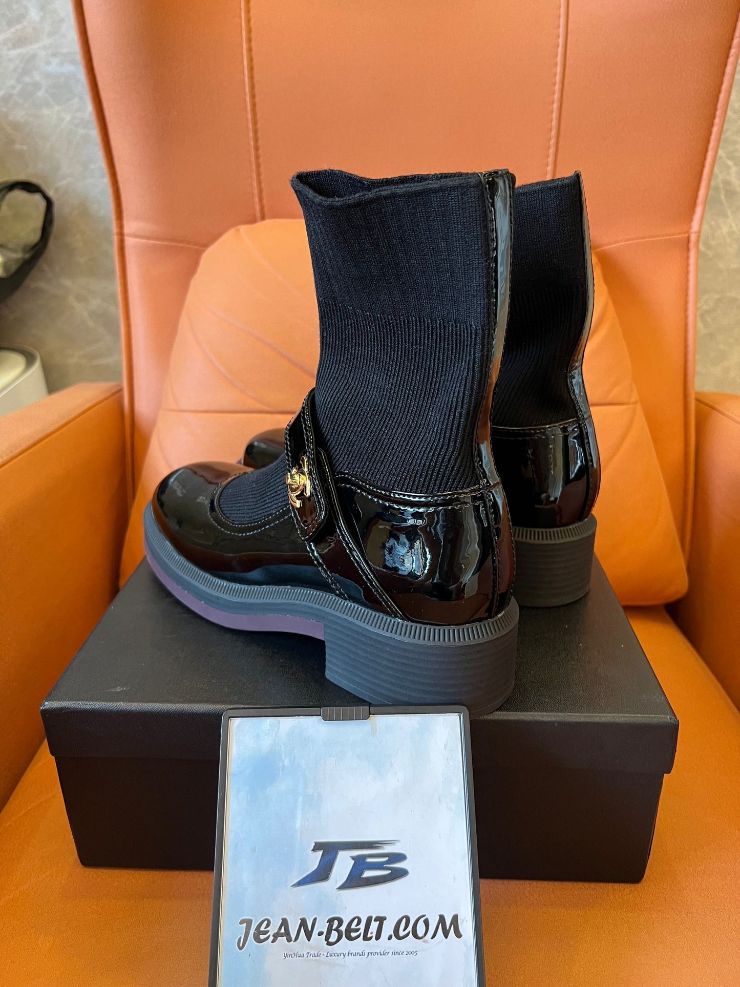 Zapatos Mary Jane de punta redonda de Chanel, botas cortas con calcetín elástico
