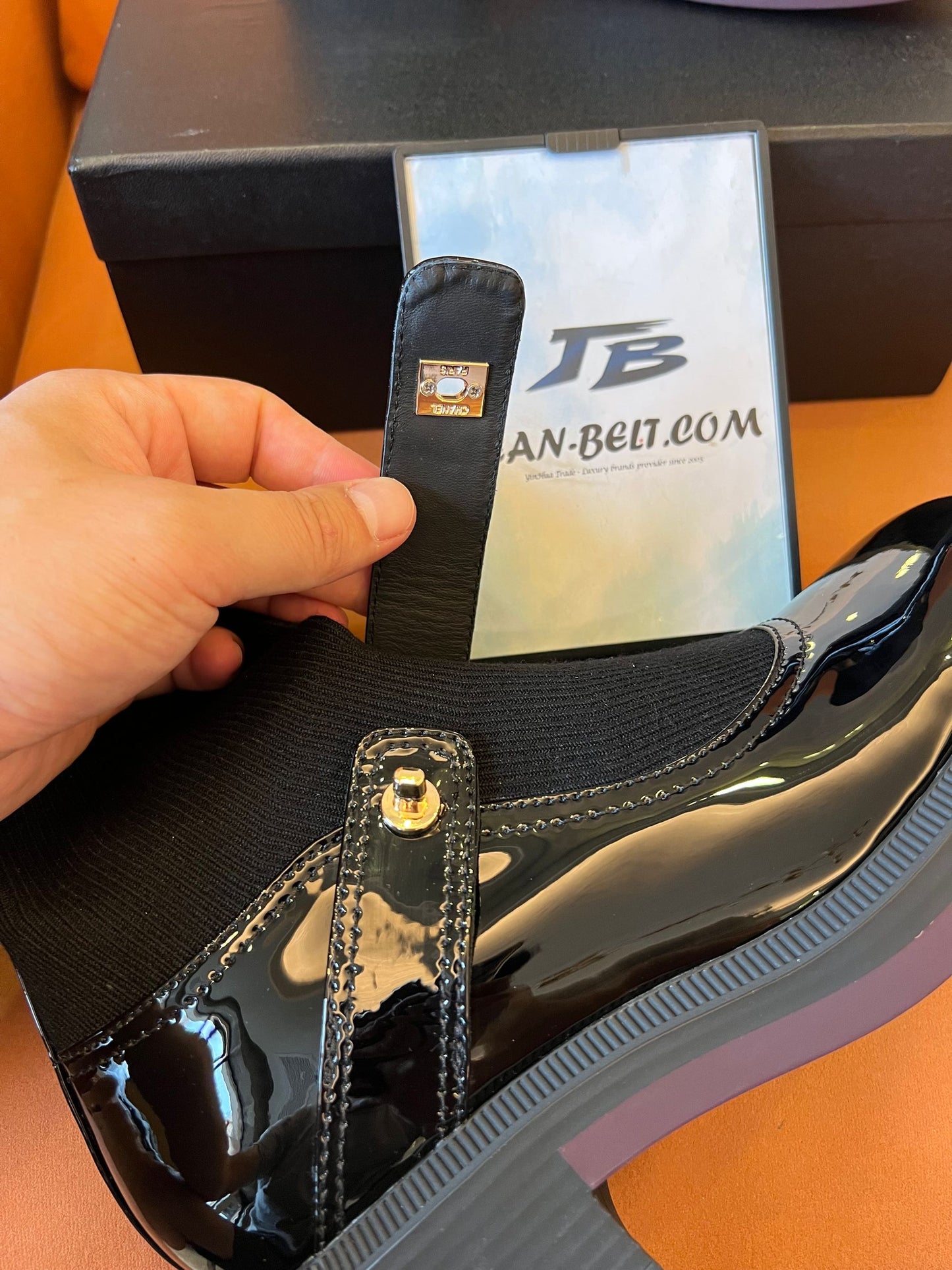 Zapatos Mary Jane de punta redonda de Chanel, botas cortas con calcetín elástico
