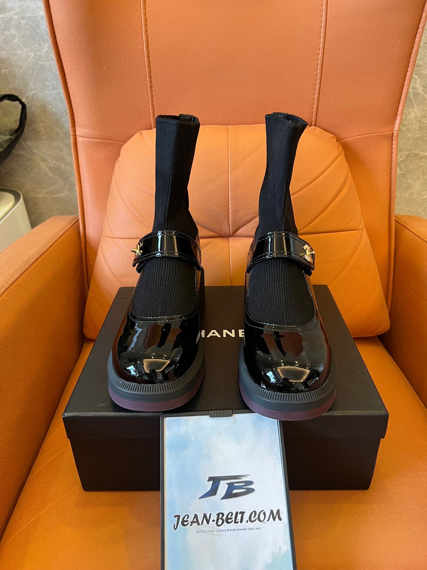 Zapatos Mary Jane de punta redonda de Chanel, botas cortas con calcetín elástico