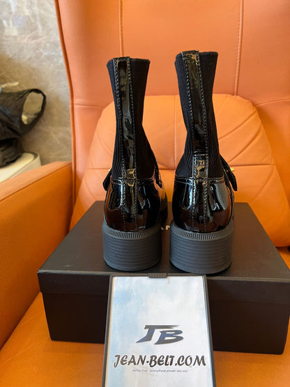 Zapatos Mary Jane de punta redonda de Chanel, botas cortas con calcetín elástico