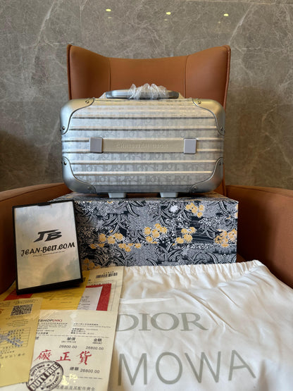 Valise à main grise Dior × Rimowa