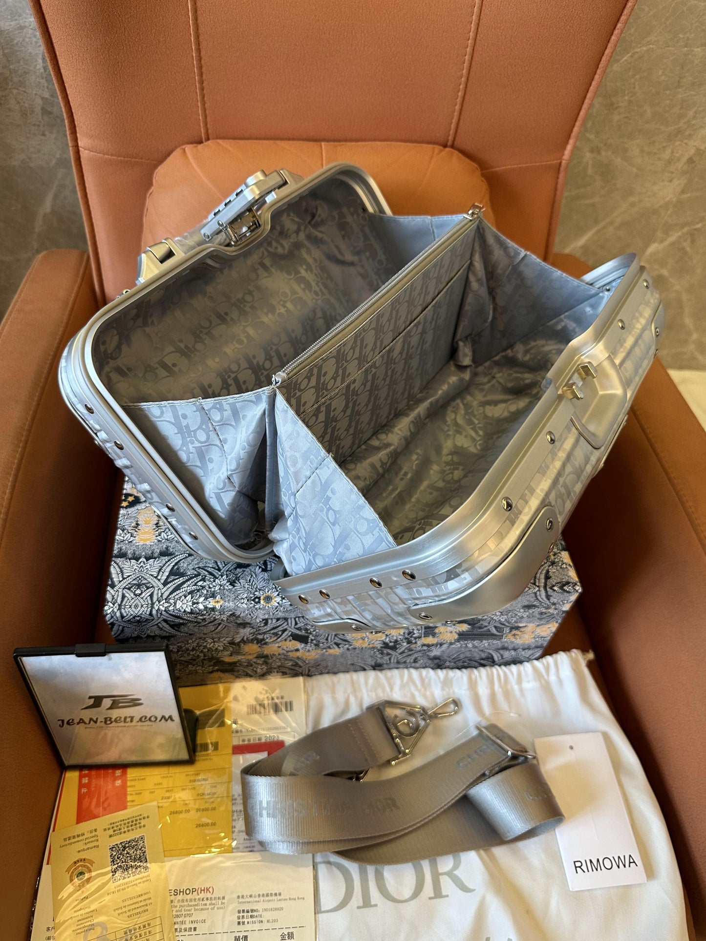 Valise à main grise Dior × Rimowa