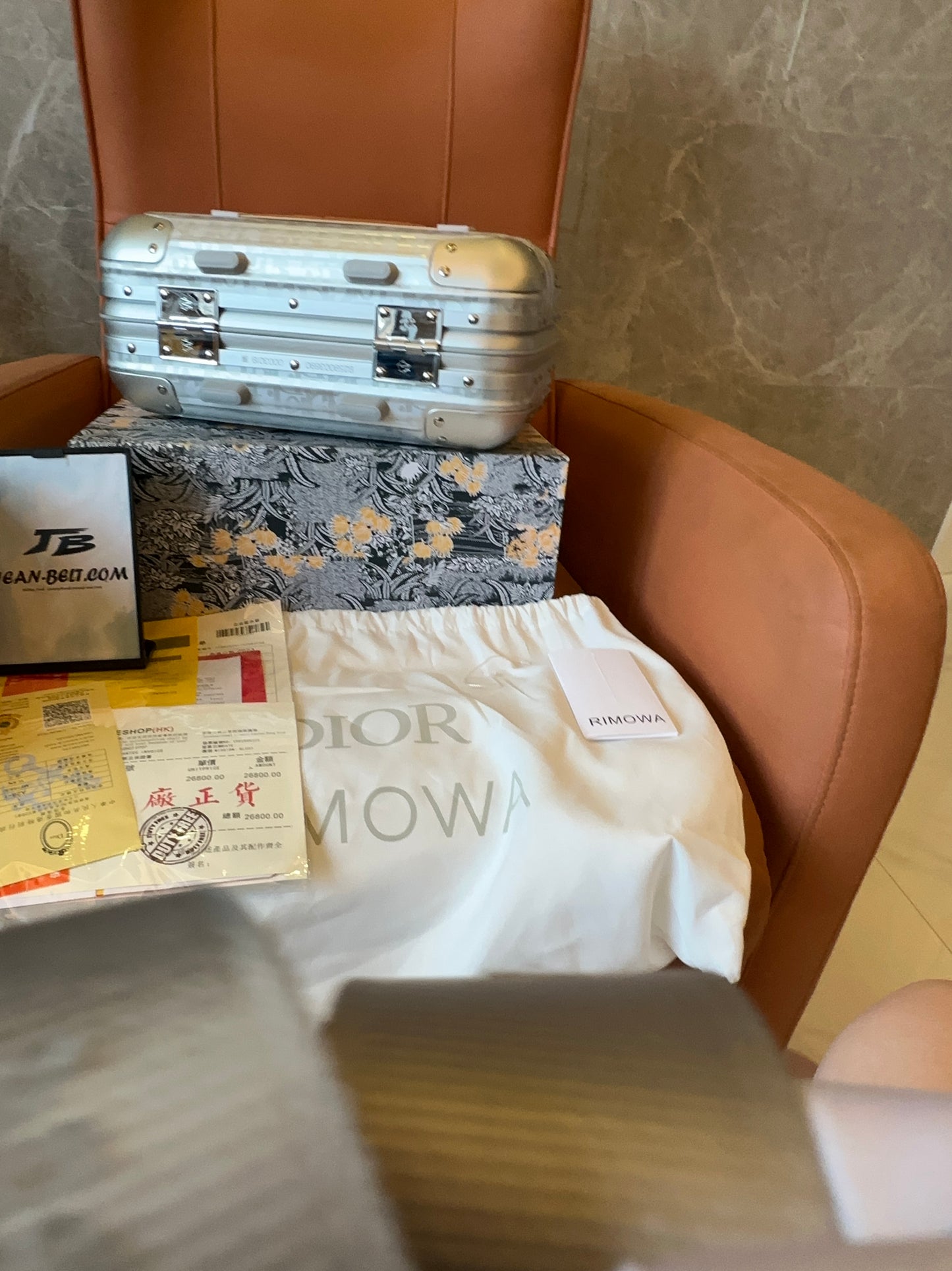 Valise à main grise Dior × Rimowa