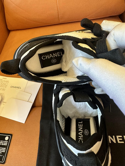 Zapatillas gruesas con logo CC entrelazado de Chanel
