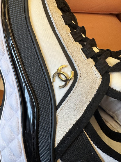 Zapatillas gruesas con logo CC entrelazado de Chanel