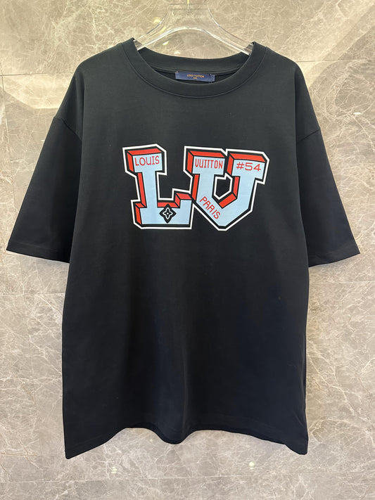 Camiseta gráfica negra de Louis Vuitton con el logo "LV Paris #54"