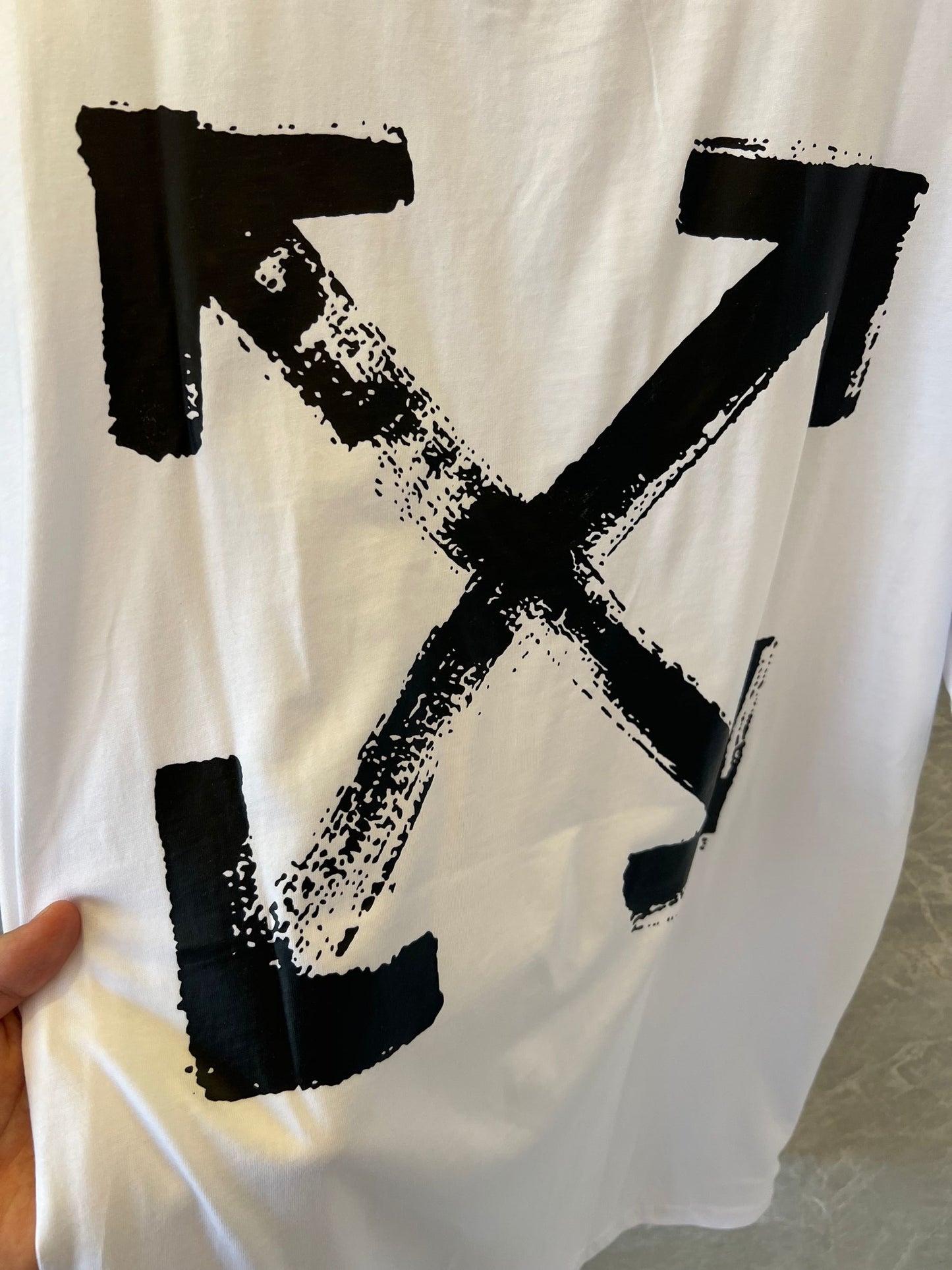 Camiseta con el logotipo clásico de flechas blancas de Off-White™