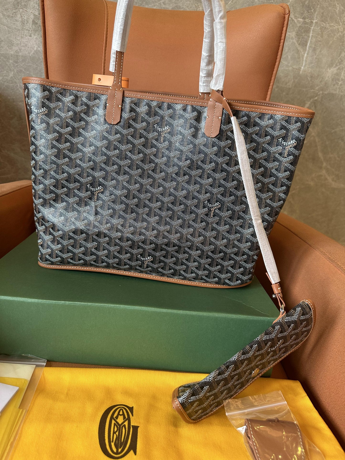 Goyard anjou bolsa reversível pm marrom