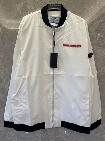 Chaqueta bomber de tejido técnico blanco de Prada con detalle del logotipo característico