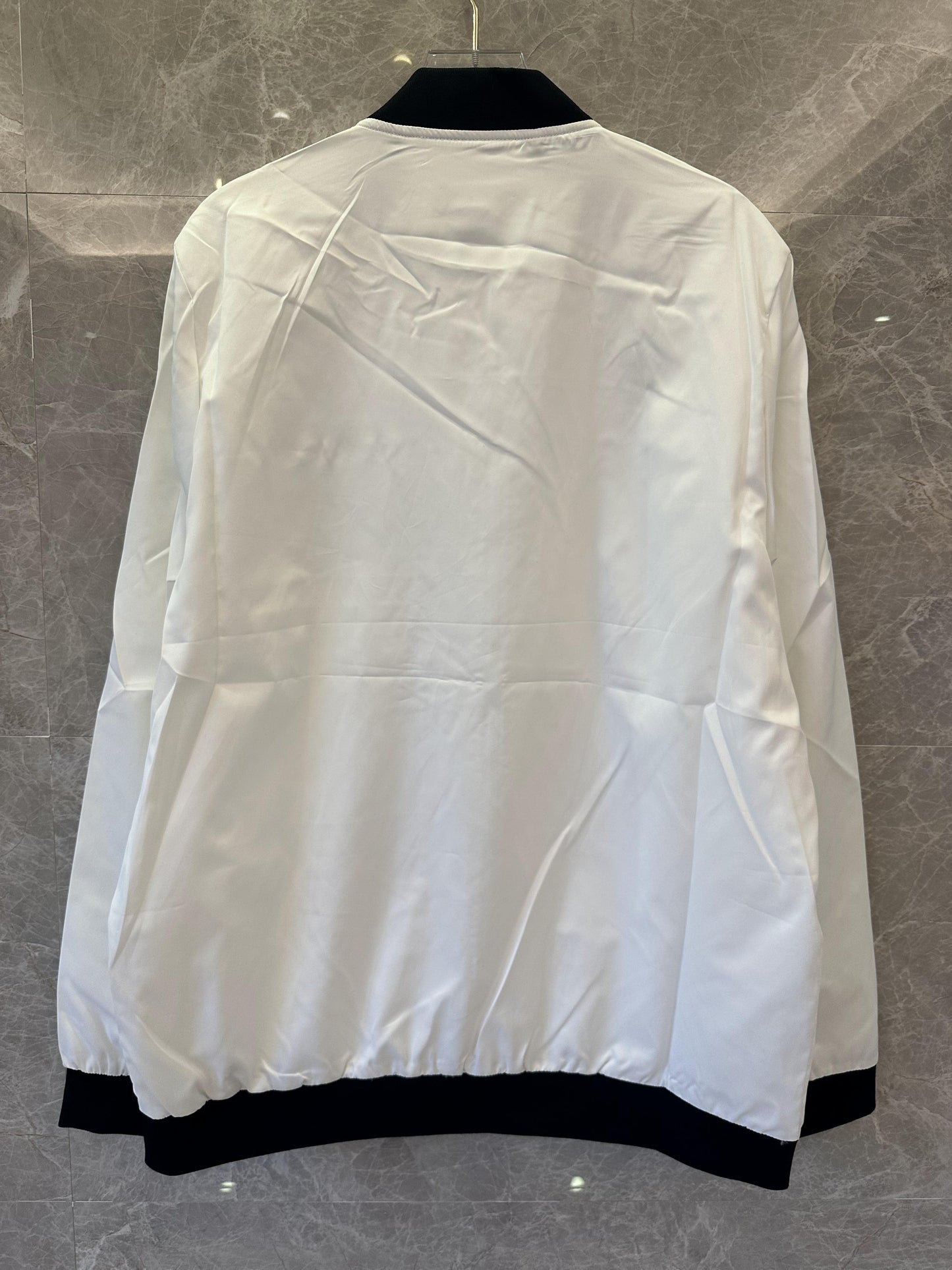Chaqueta bomber de tejido técnico blanco de Prada con detalle del logotipo característico