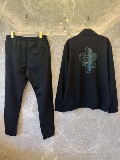 Conjunto de chándal con cremallera y bordado de trébol de Louis Vuitton