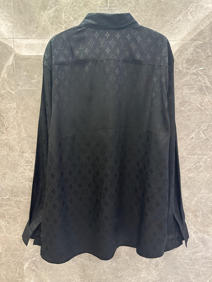Camisa de seda con botones y monograma de Louis Vuitton en negro