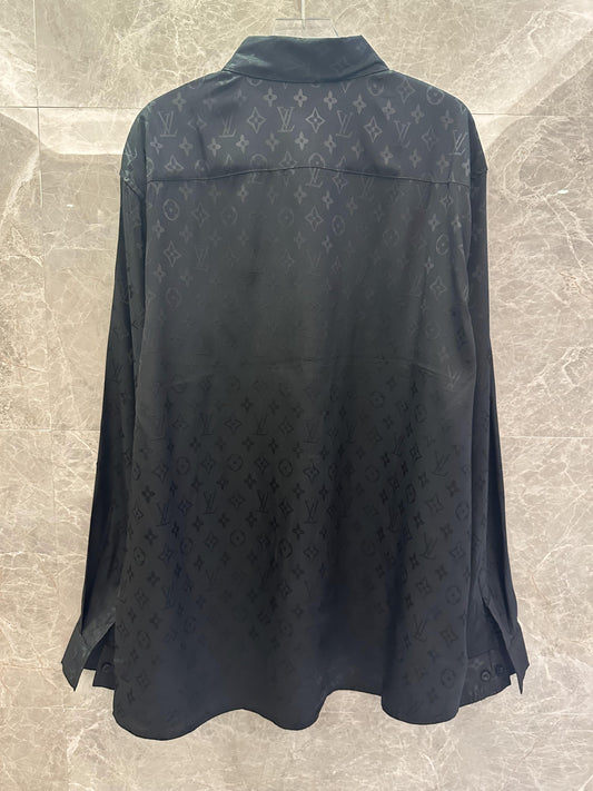 Camisa de seda con botones y monograma de Louis Vuitton en negro