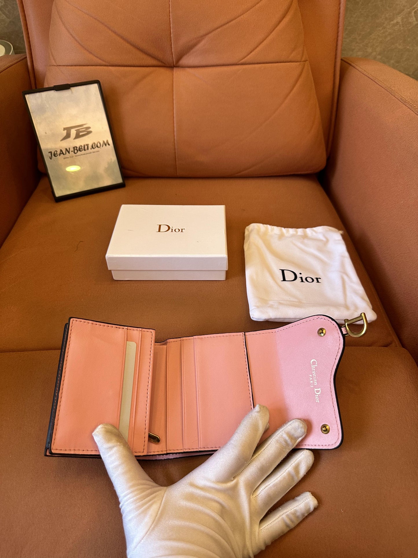 Cartera Dior Saddle Lotus de piel de becerro granulada rosa