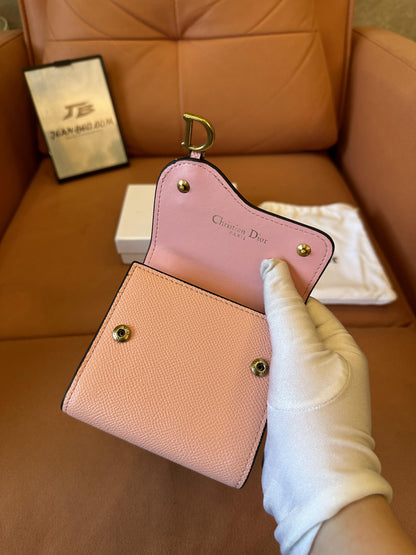 Cartera Dior Saddle Lotus de piel de becerro granulada rosa