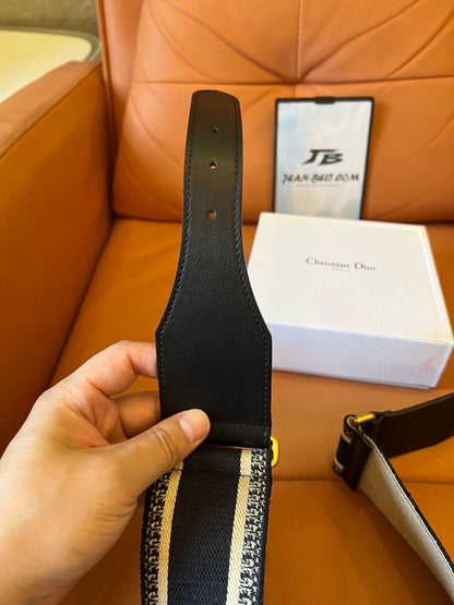Cinturón de lona ajustable de Christian Dior con hebilla dorada