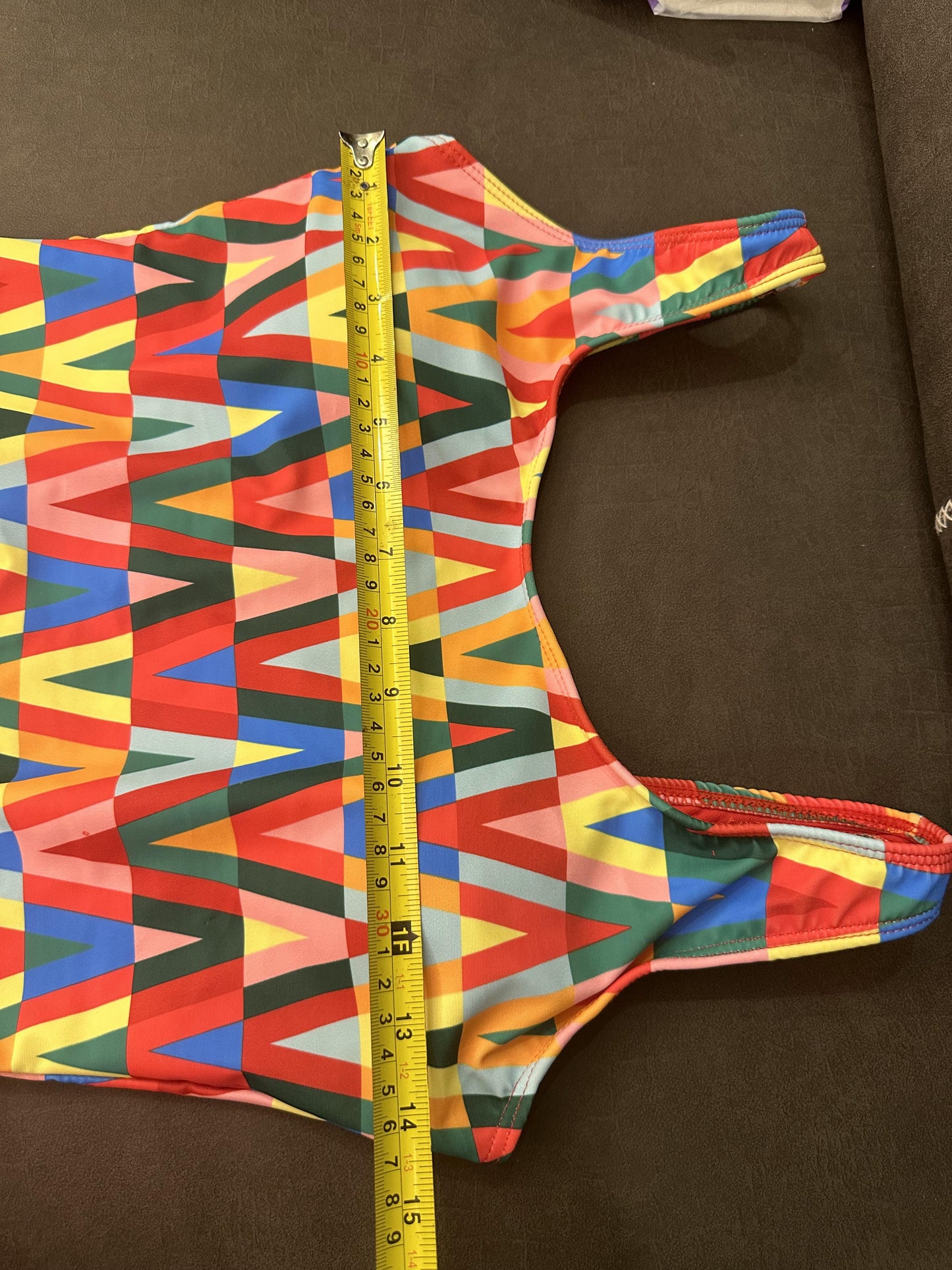 Traje de baño de una pieza geométrico colorido de Valentino