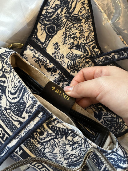 Bolso alforja Dior bordado toile de jouy azul