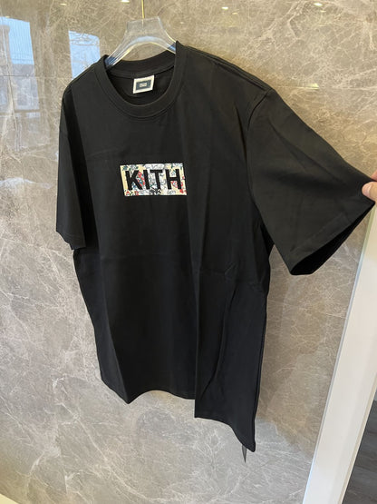 Camiseta negra con logotipo floral de Kith
