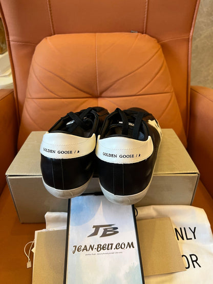 Tênis de couro com remendo do logotipo Golden Goose