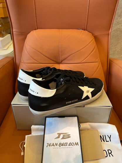 Tênis de couro com remendo do logotipo Golden Goose