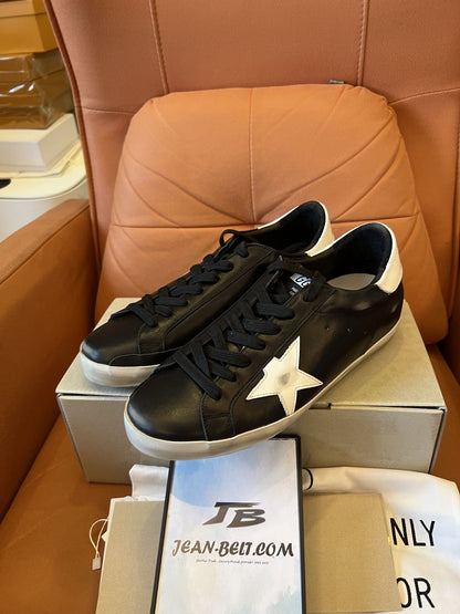 Tênis de couro com remendo do logotipo Golden Goose