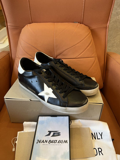 Tênis de couro com remendo do logotipo Golden Goose