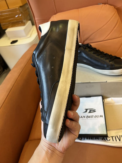 Tênis de couro com remendo do logotipo Golden Goose