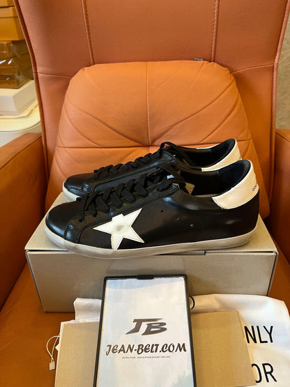 Tênis de couro com remendo do logotipo Golden Goose