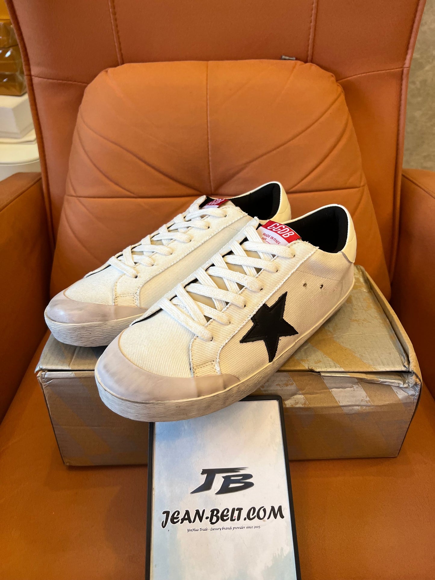 Tênis Golden Goose Superstar em couro branco