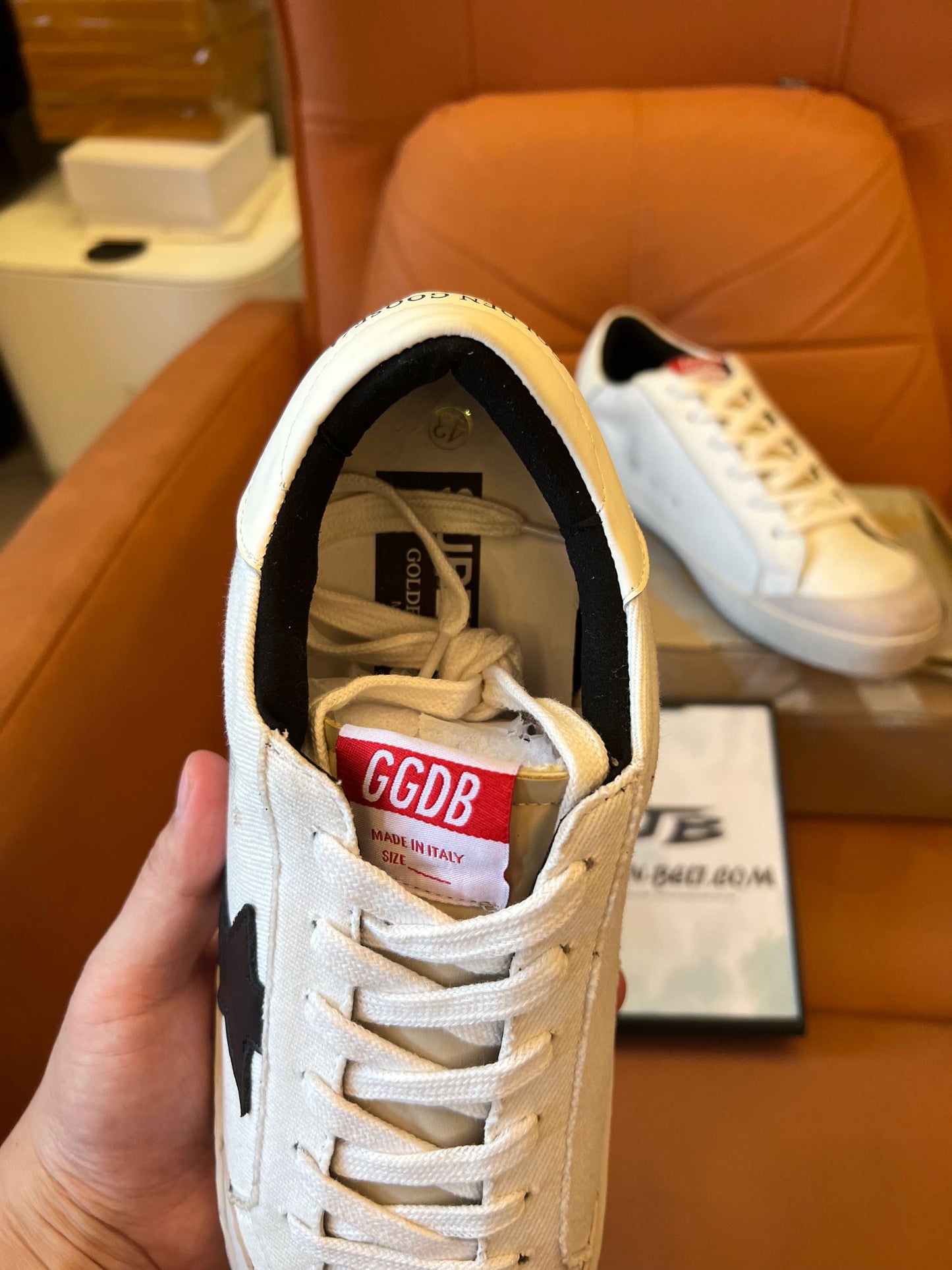 Tênis Golden Goose Superstar em couro branco