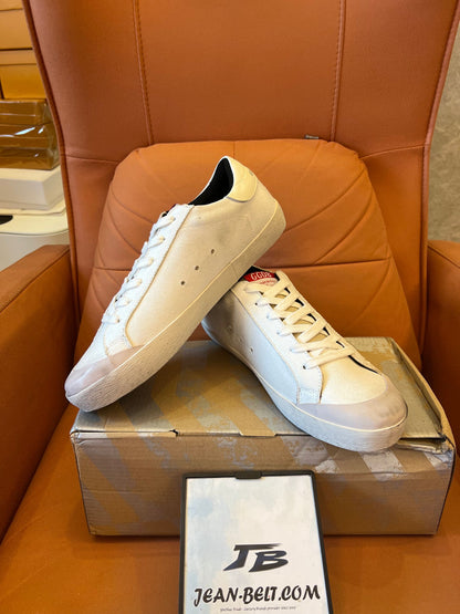 Tênis Golden Goose Superstar em couro branco