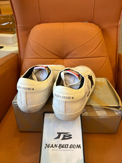 Tênis Golden Goose Superstar em couro branco