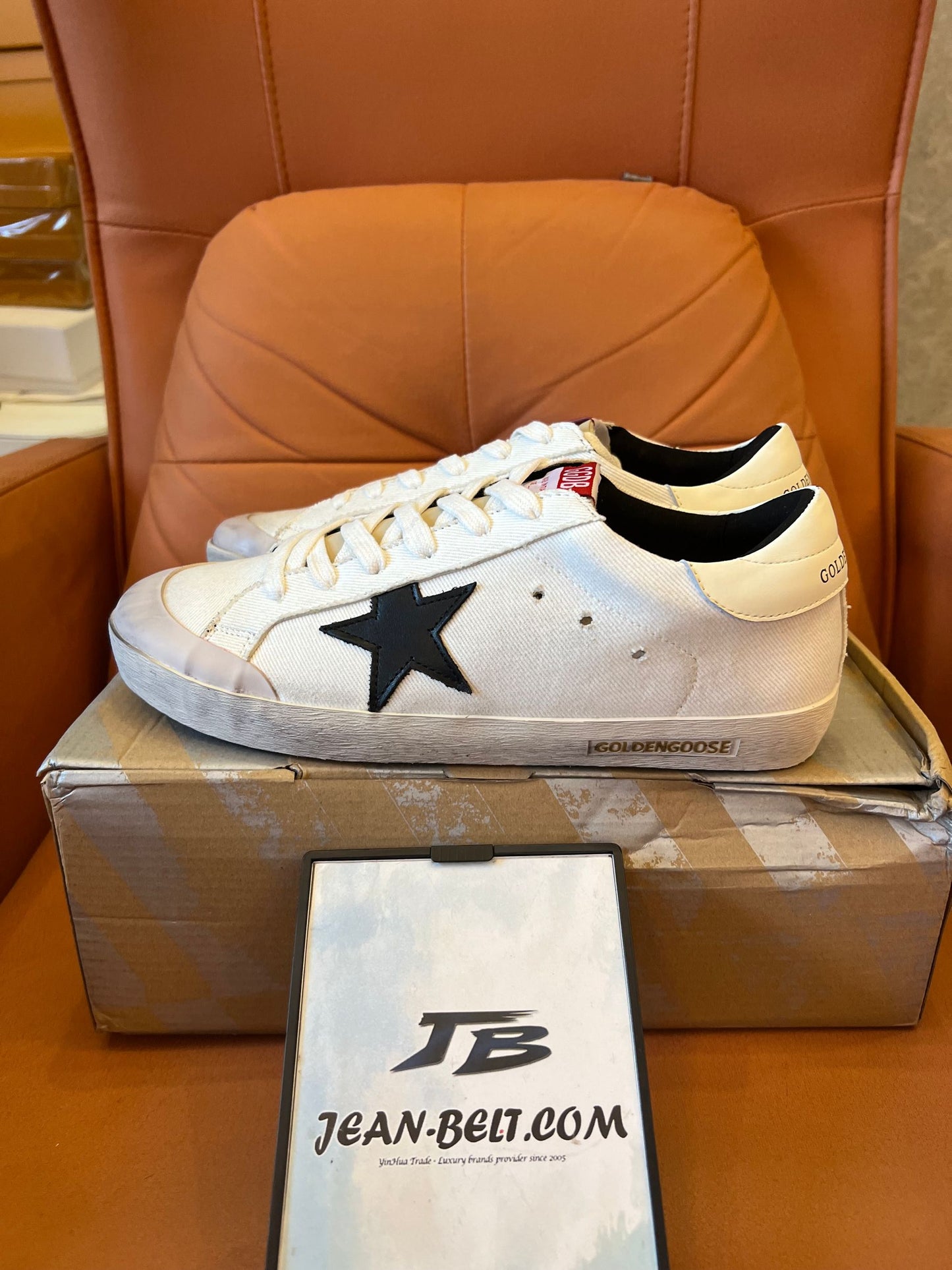 Tênis Golden Goose Superstar em couro branco