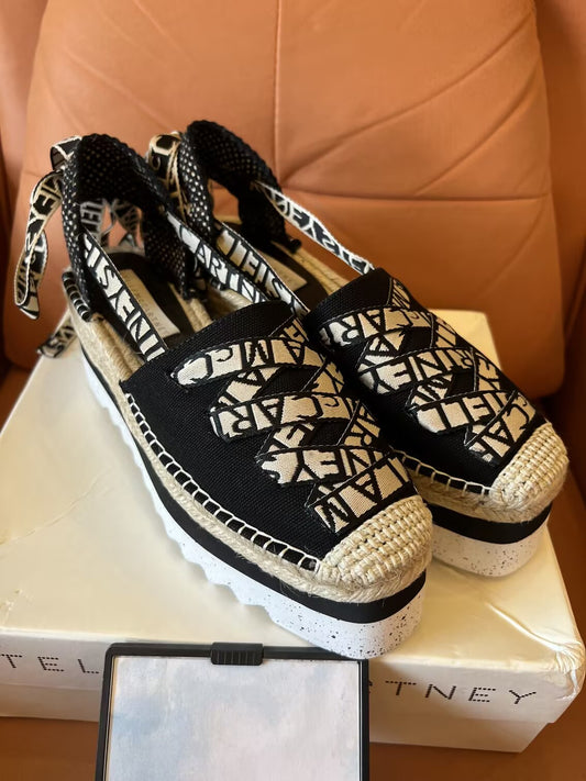 Sapatos baixos Stella McCartney em preto