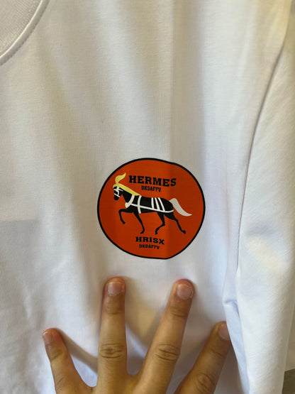 Camiseta blanca de Hermès con parche del icónico logotipo