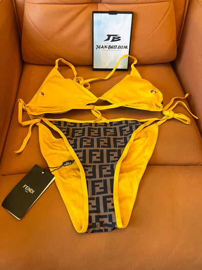 Conjunto de bikini amarillo con monograma de Fendi
