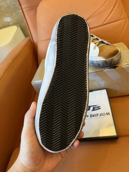 Tênis Golden Goose Superstar de couro baixo com estampa de estrela azul