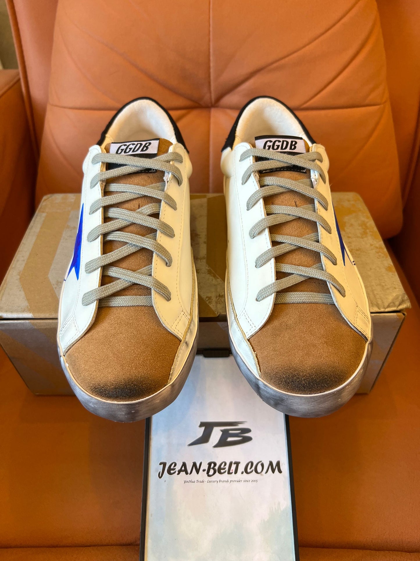 Tênis Golden Goose Superstar de couro baixo com estampa de estrela azul